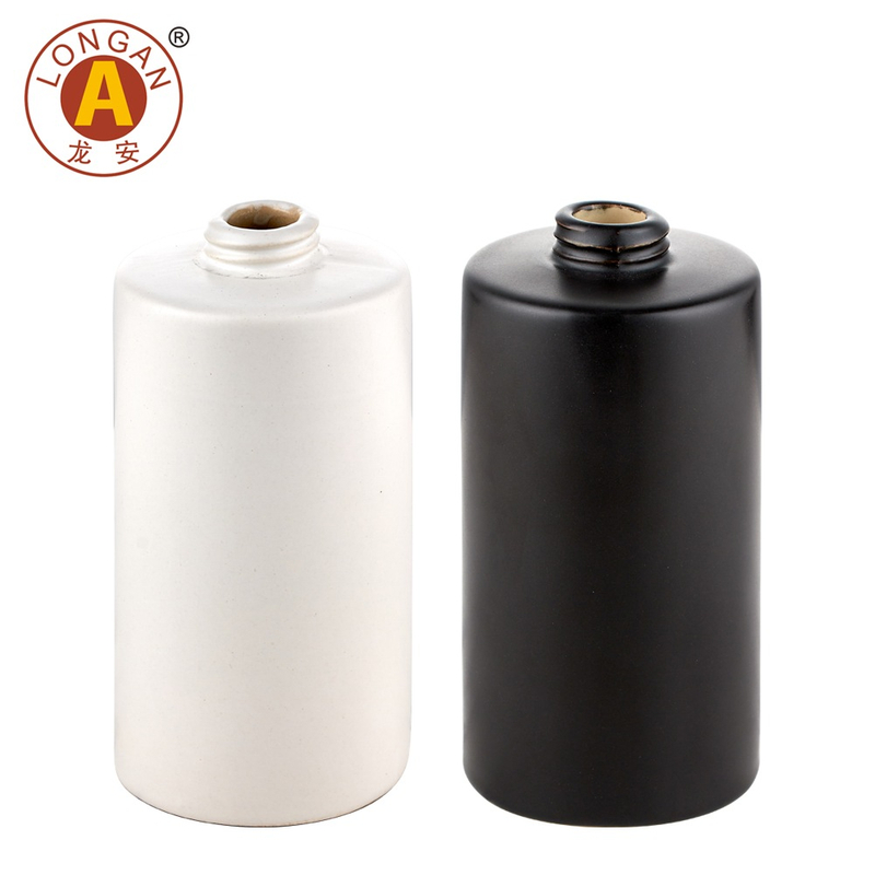 TC03 Modern Simple White And Black Ceramic Soap Dispenser Liquid Soap Dispenser