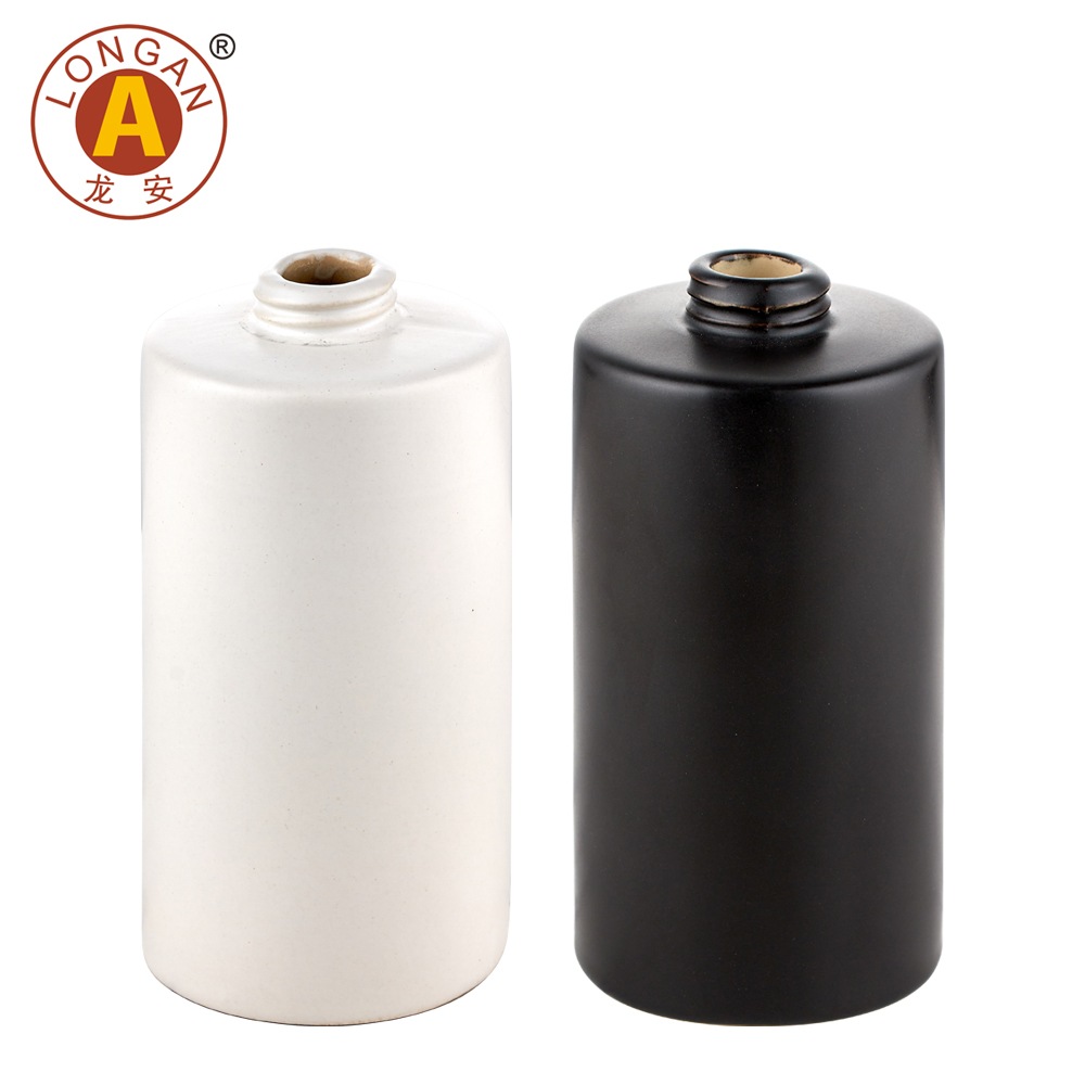 TC03 Modern Simple White And Black Ceramic Soap Dispenser Liquid Soap Dispenser